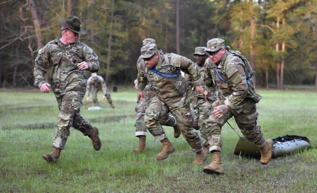 Recruits Learn Teamwork at Basic Training