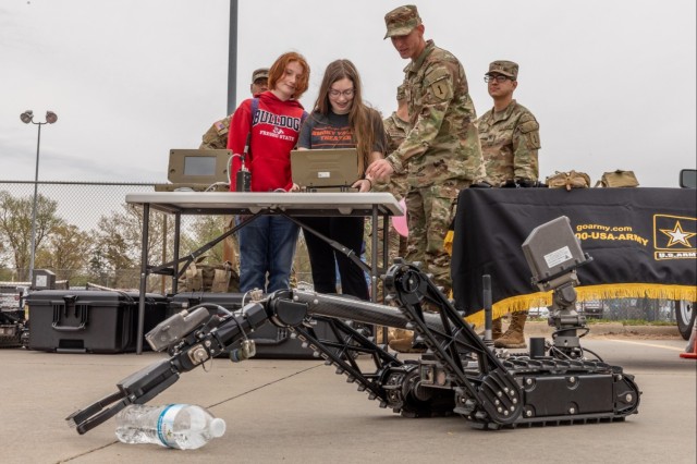 Soldiers Showcase Future Army Careers