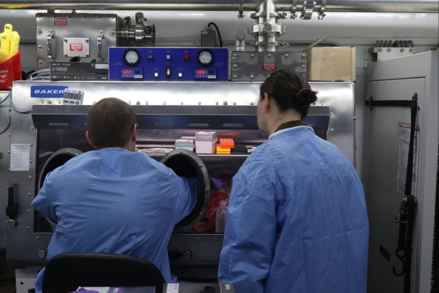 American, Polish laboratory technicians train together